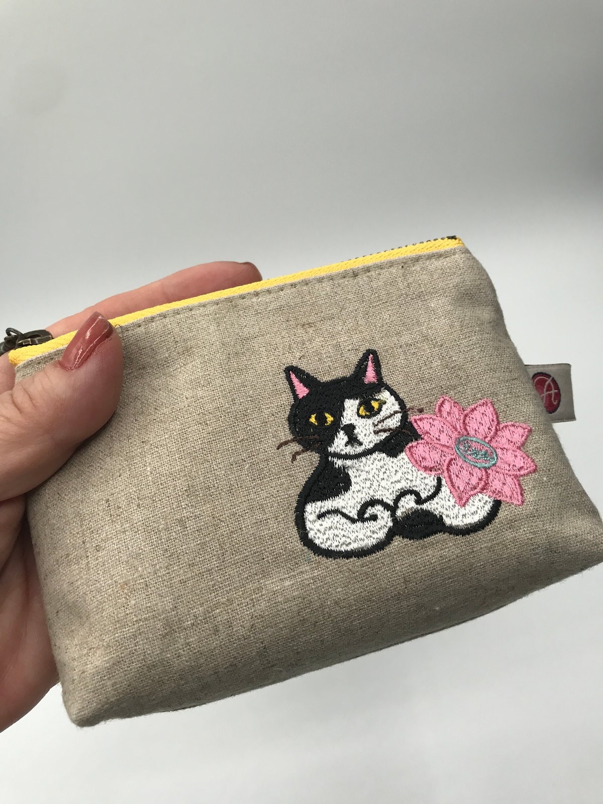 刺繍ポーチ（ブチ猫 No.1 ） | A-rue OnlineShop