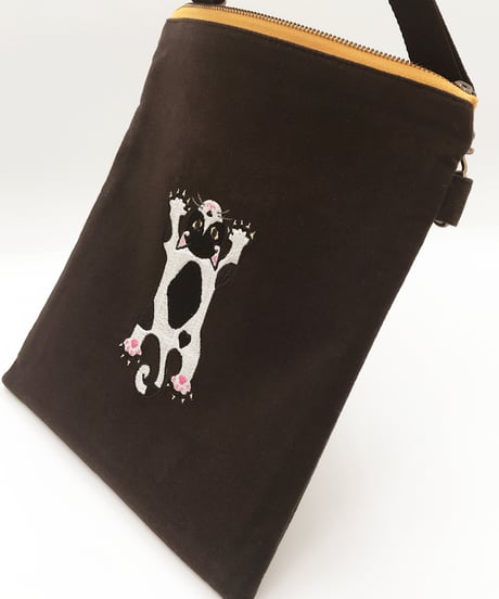 刺繍サコッシュ (CAT- No.4) 黒ハチワレ