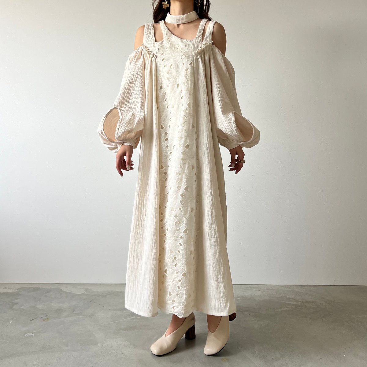 asymmetry off shoulder flower onepiece | AÉRMA