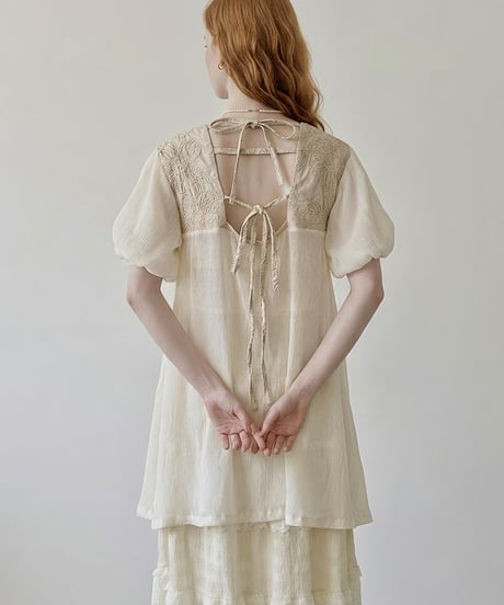【再入荷】arch slit embroidery sheer blouse