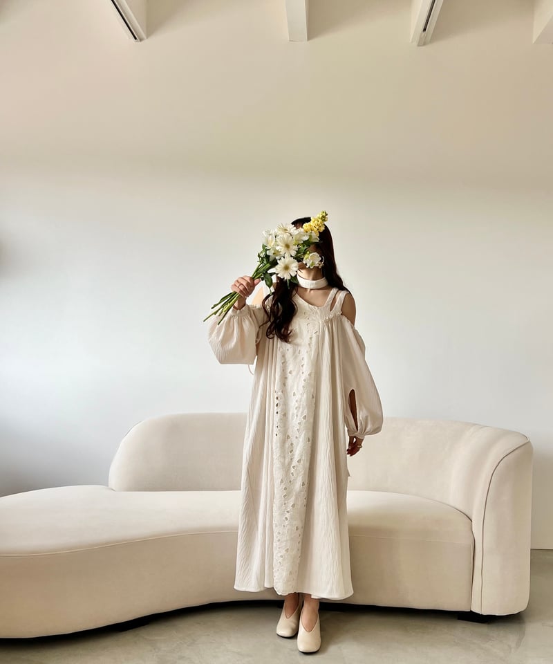 asymmetry off shoulder flower onepiece | AÉRMA