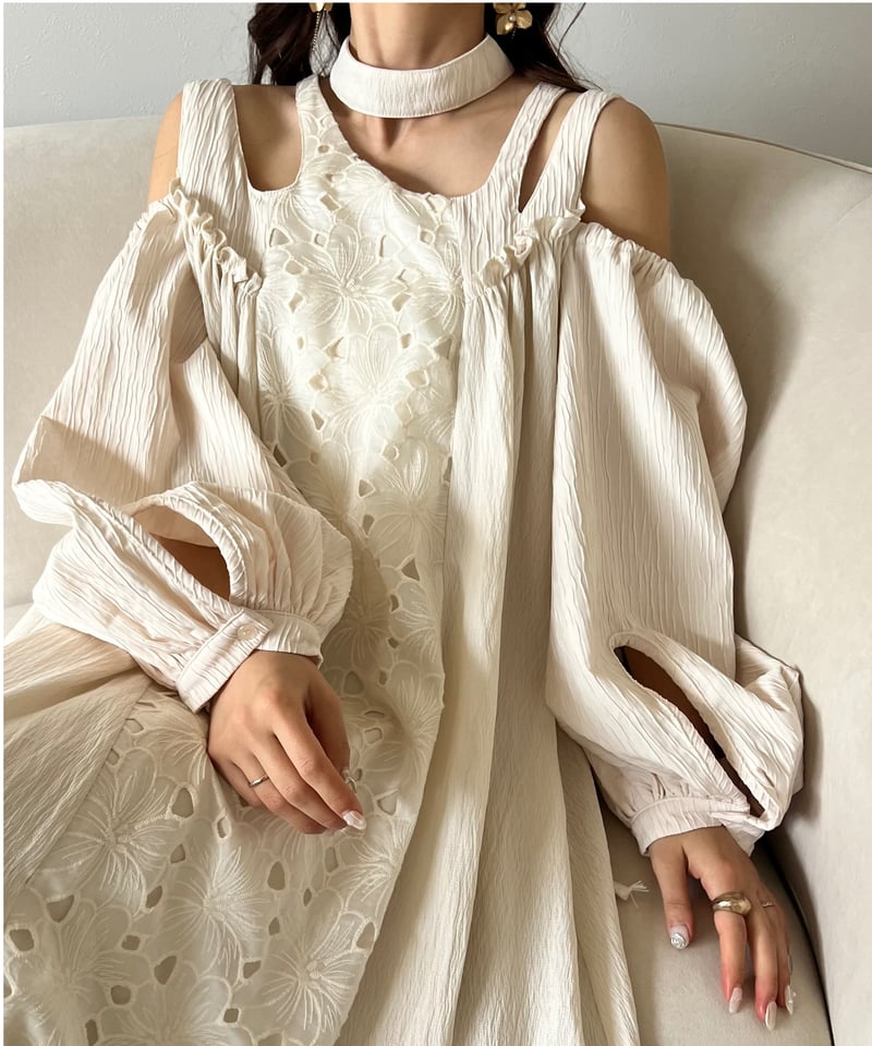 Aerma ♡ asymmetry flower onepiece 新品 asymmetry off shoulder flower onepiece | AÉRMA