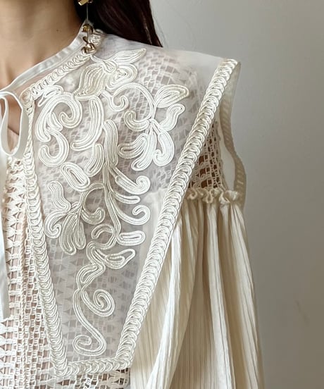 embroidery collar