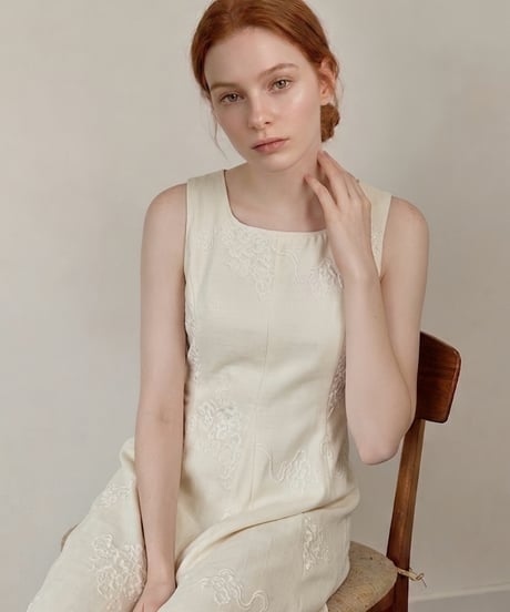 embroidery flare silhouette onepiece