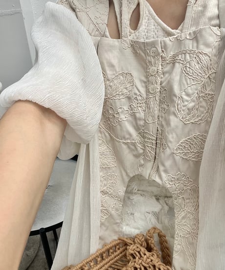 【再入荷予定】arch slit embroidery sheer blouse