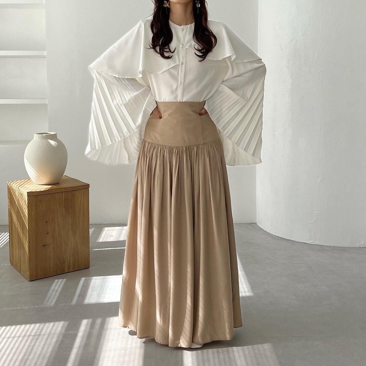 asymmetry flare cape pleats blouse | AÉRMA bout...