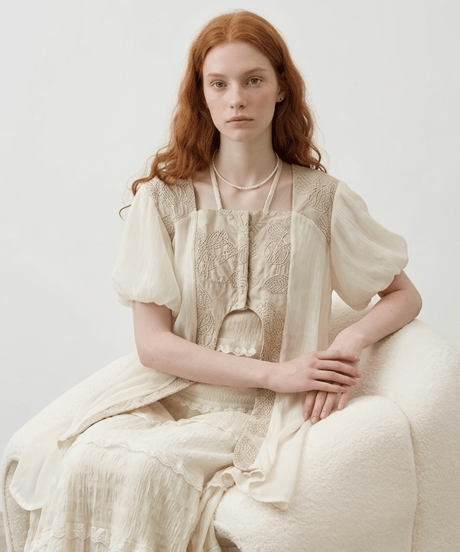 【再入荷】arch slit embroidery sheer blouse