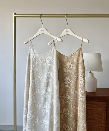 embroidery volume cami onepiece