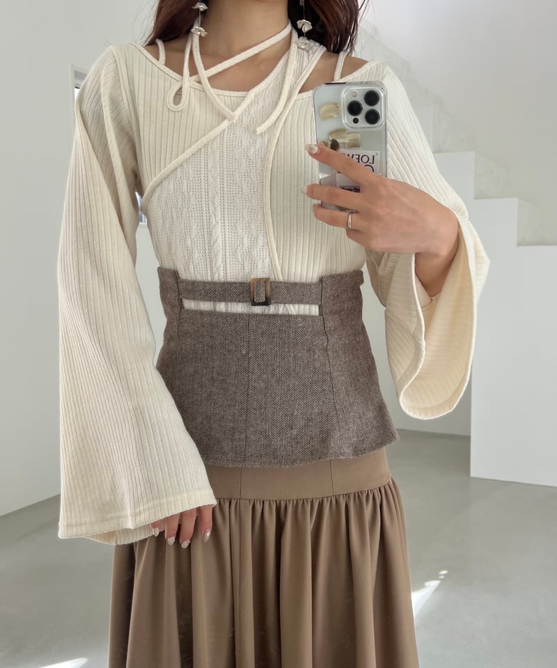 【新品未着用】MEER. AMERICAN SLEEVE FLARE TOP asymmetry strap flare tops | AÉRMA boutique