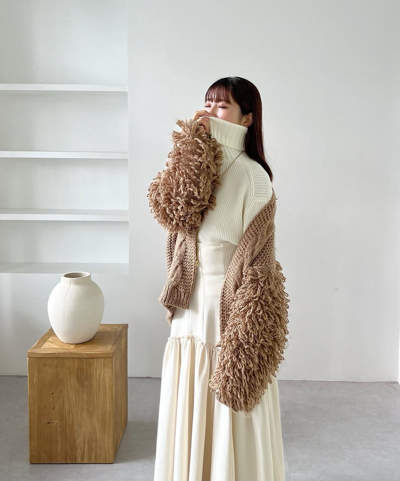 loop fringe cable cardigan (white) | AÉRMA bout 