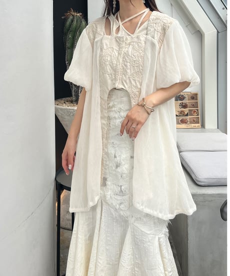 【再入荷予定】arch slit embroidery sheer blouse