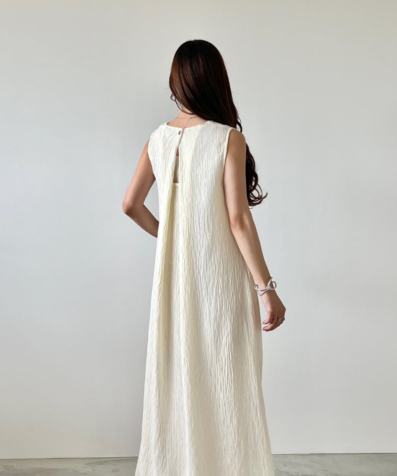 back silhouette pleats onepiece | AÉRMA boutique