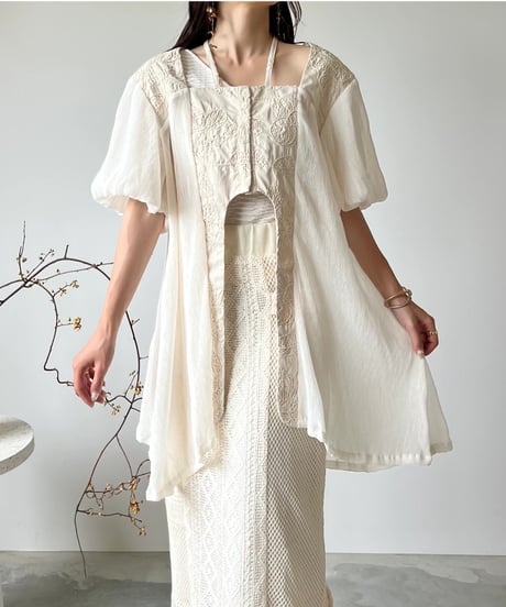 【再入荷予定】arch slit embroidery sheer blouse