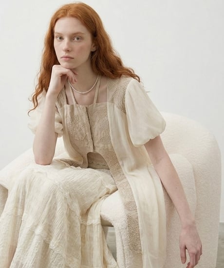 【再入荷】arch slit embroidery sheer blouse