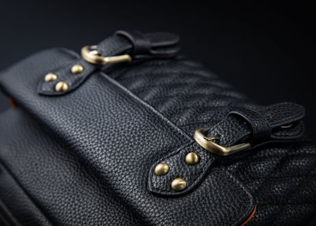 【DLMS】 OLDisNEW 'Old Symbol' ショルダーバッグ DLM-126 Vegan leather(ｳﾞｨｰｶﾞﾝﾚｻﾞｰ)