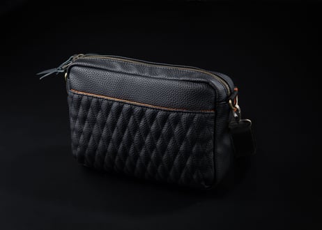 【DLMS】 OLDisNEW 'Old Symbol' ショルダーバッグ DLM-126 Vegan leather(ｳﾞｨｰｶﾞﾝﾚｻﾞｰ)