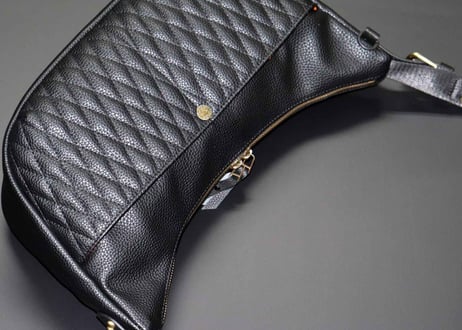 【DLMS】ｼｮﾙﾀﾞｰﾊﾞｯｸﾞ 'Boogies' ﾊﾞﾅﾅｼｮﾙﾀﾞｰ DLM-128 Vegan leather(ｳﾞｨｰｶﾞﾝﾚｻﾞｰ)