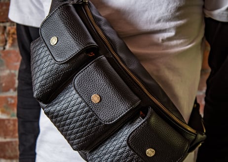 【DLMS】 OLDisNEW 'Old star'クロスボディバッグ DLM-440 Vegan leather(ｳﾞｨｰｶﾞﾝﾚｻﾞｰ)