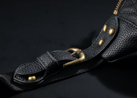 【DLMS】 OLDisNEW 'Old light'クロスボディバッグ DLM-441 Vegan leather(ｳﾞｨｰｶﾞﾝﾚｻﾞｰ)
