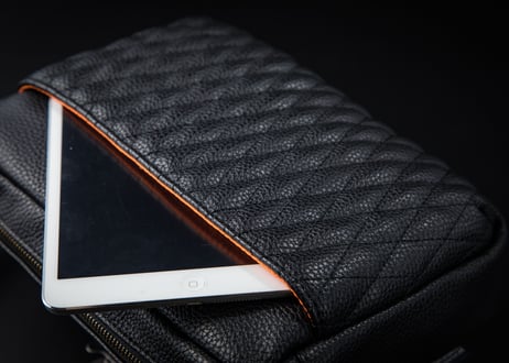 【DLMS】 OLDisNEW 'Old Symbol' ショルダーバッグ DLM-126 Vegan leather(ｳﾞｨｰｶﾞﾝﾚｻﾞｰ)