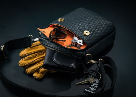 【DLMS】 OLDisNEW  'Black heart' ショルダーバッグ DLM-125 Vegan leather(ｳﾞｨｰｶﾞﾝﾚｻﾞｰ)