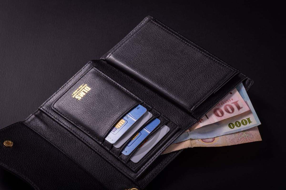 最終値下げ☆DLMS 三つ折り財布 本革 ミドルサイズレザーウォレット 新品 DLMS】三つ折り財布 ミドルサイズ レザーウォレット 'Drive' DLM-854 |