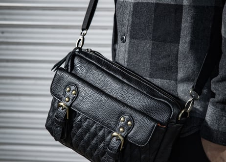 【DLMS】 OLDisNEW 'Old Symbol' ショルダーバッグ DLM-126 Vegan leather(ｳﾞｨｰｶﾞﾝﾚｻﾞｰ)