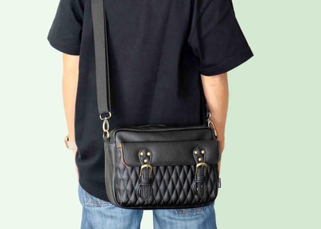 【DLMS】 OLDisNEW 'Old Symbol' ショルダーバッグ DLM-126 Vegan leather(ｳﾞｨｰｶﾞﾝﾚｻﾞｰ)