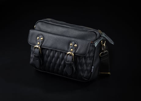 【DLMS】 OLDisNEW 'Old Symbol' ショルダーバッグ DLM-126 Vegan leather(ｳﾞｨｰｶﾞﾝﾚｻﾞｰ)