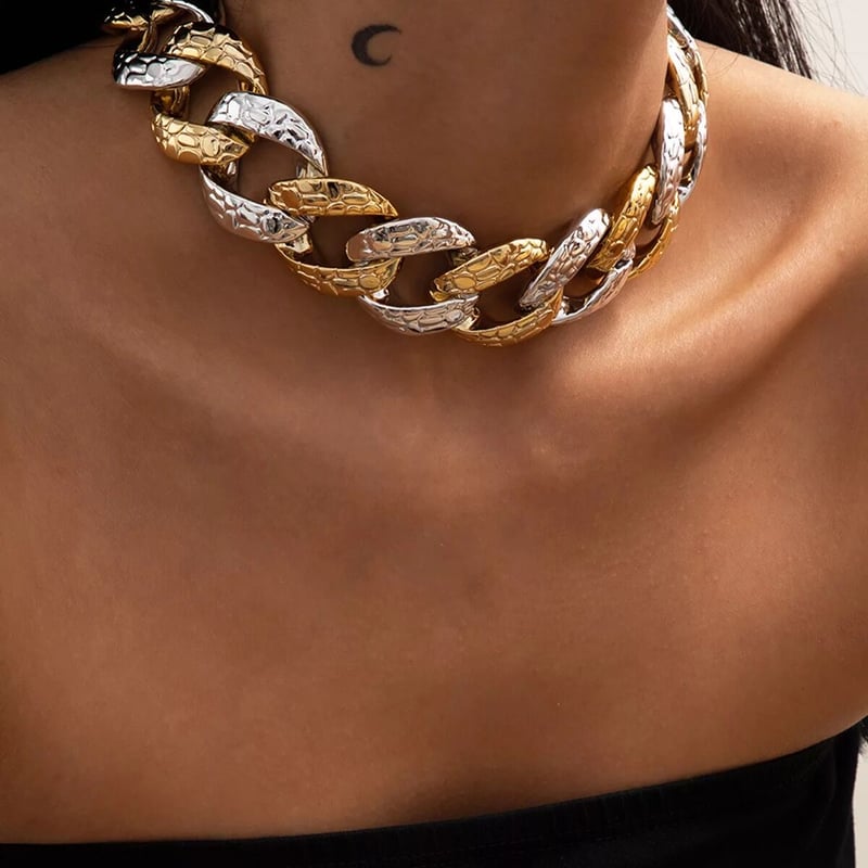 BIG CHAIN NECKLACE