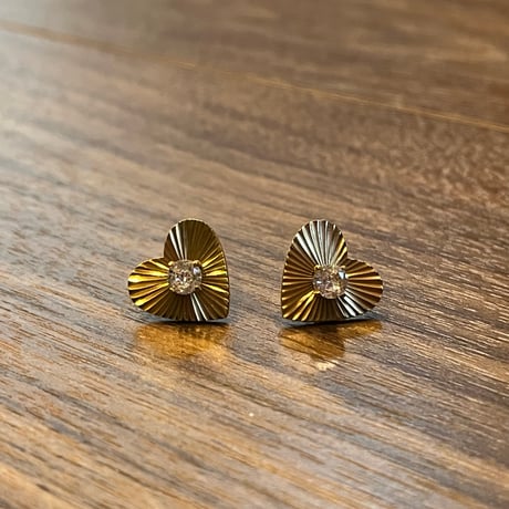 Gold heart pierce