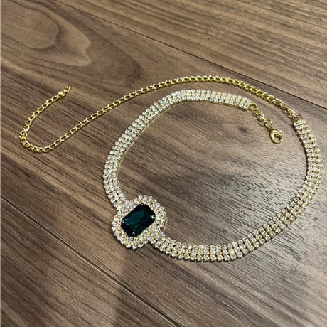 Green stone choker