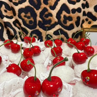 Cherry cake clip