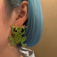 Frog pierce