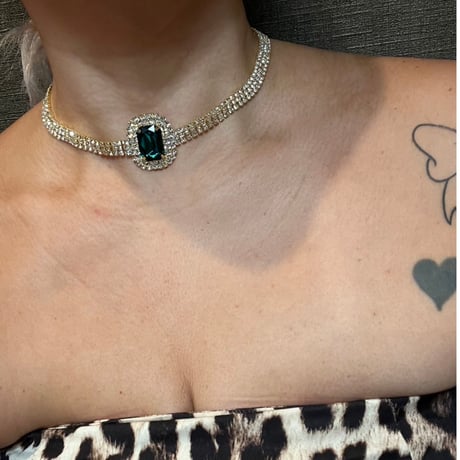 Green stone choker
