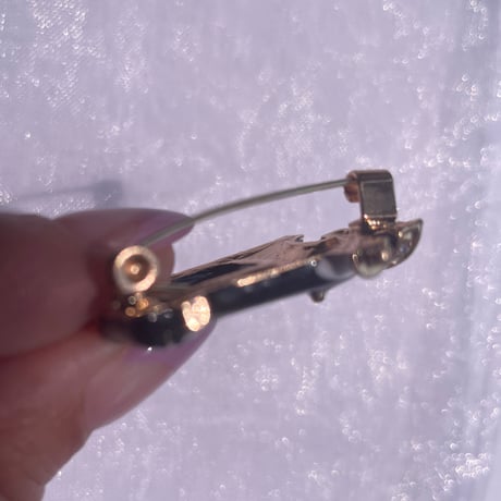 Sewing machine brooch
