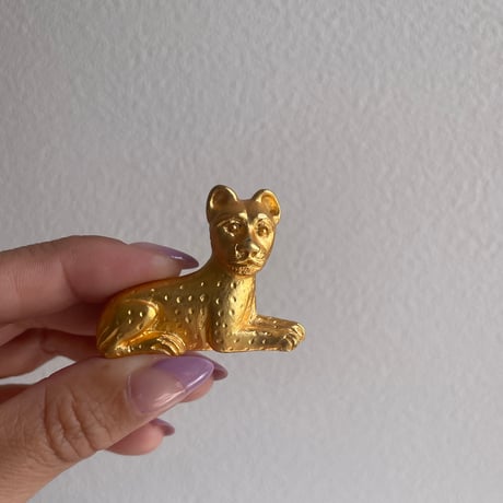 NY metropolitan museum leopard brooch