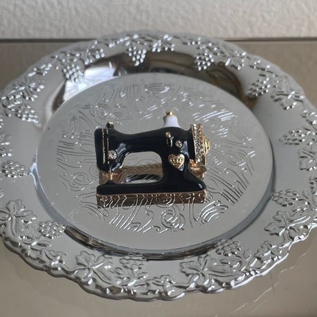 Sewing machine brooch
