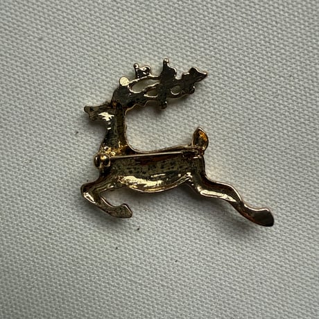 Kirakira reindeer brooch