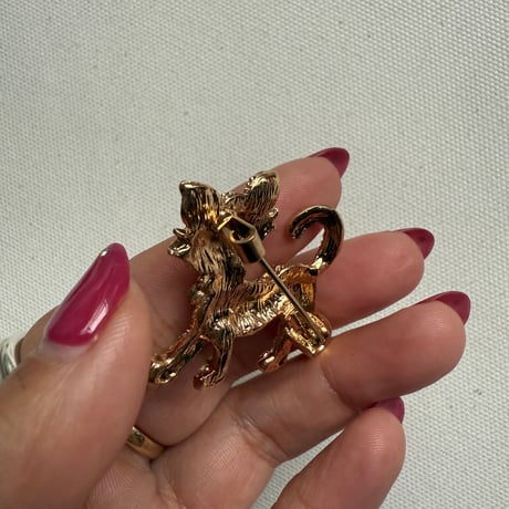 Kirakira cat brooch