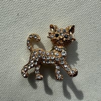 Kirakira cat brooch