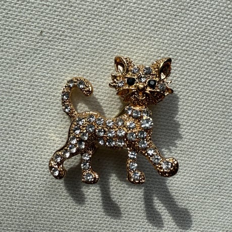 Kirakira cat brooch