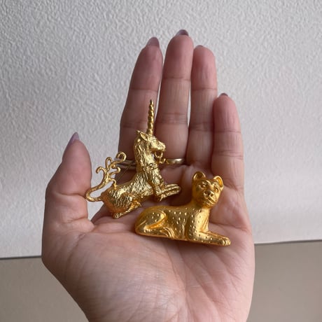 NY metropolitan museum leopard brooch