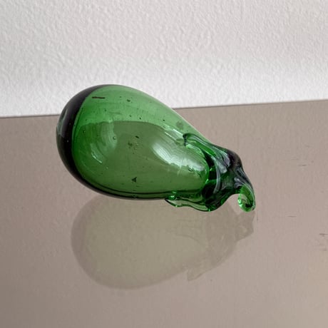 Glass eggplant objet