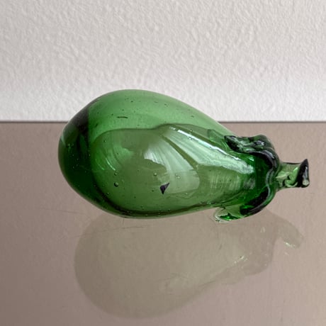 Glass eggplant objet