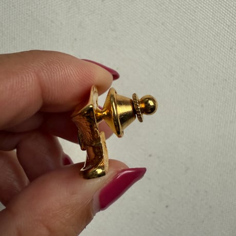 Hat pin