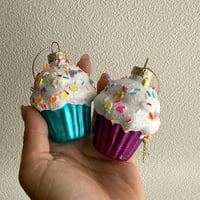 Cupcake glass ornament USA
