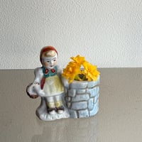 Mini vase girl