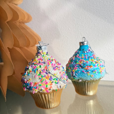 Cupcake glass ornament USA