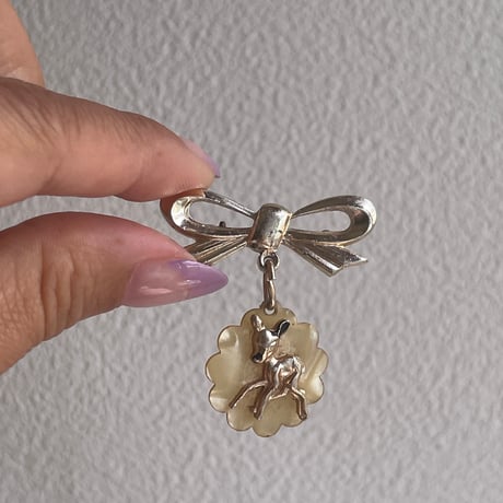 Ribbon bambi brooch